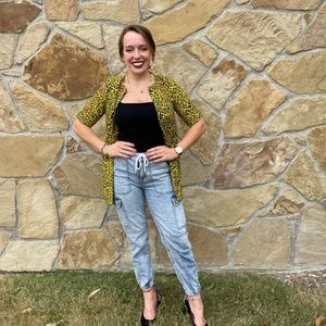 Midlength sleeve jacket